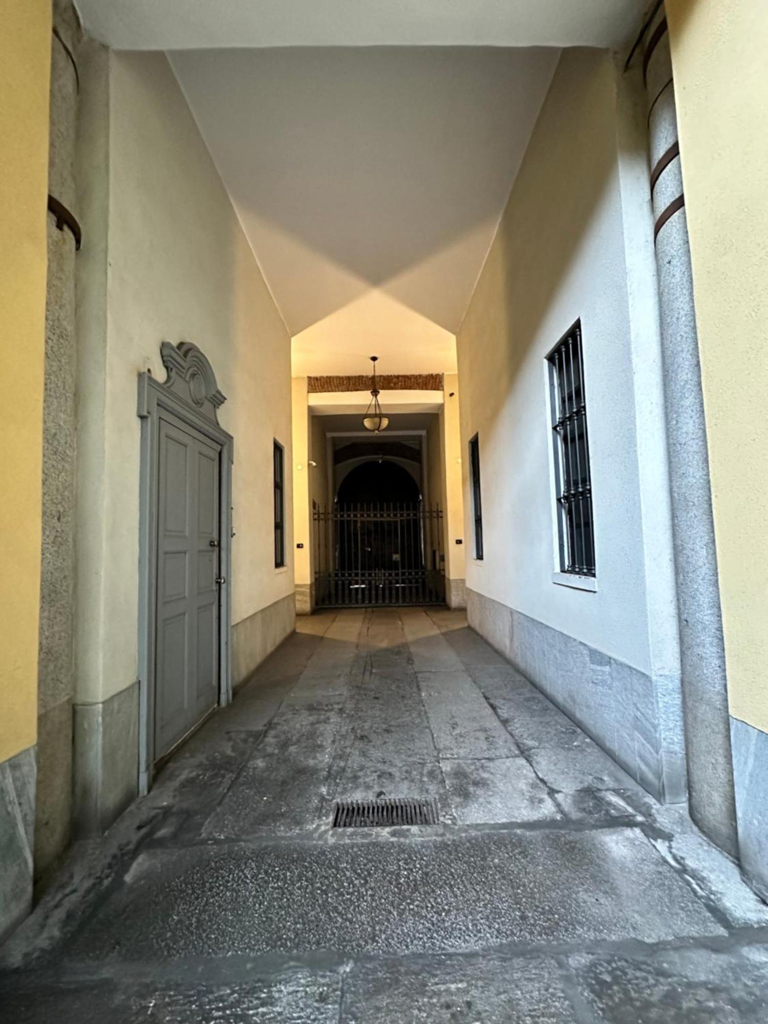 Porta Venezia - San Babila Milano Apartment Luaran gambar